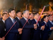 ĐỒNG CHÍ TỔNG BÍ THƯ TÔ LÂM DÂNG HƯƠNG TẠI TƯỢNG ĐÀI ĐỨC VUA LÝ THÁI TỔ