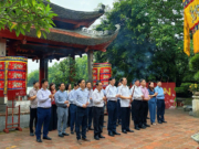 ĐOÀN ĐẠI BIỂU BỘ GIÁO DỤC VÀ ĐÀO TẠO DÂNG HƯƠNG TẠI DI TÍCH QGĐB HỒ HOÀN KIẾM VÀ ĐỀN NGỌC SƠN